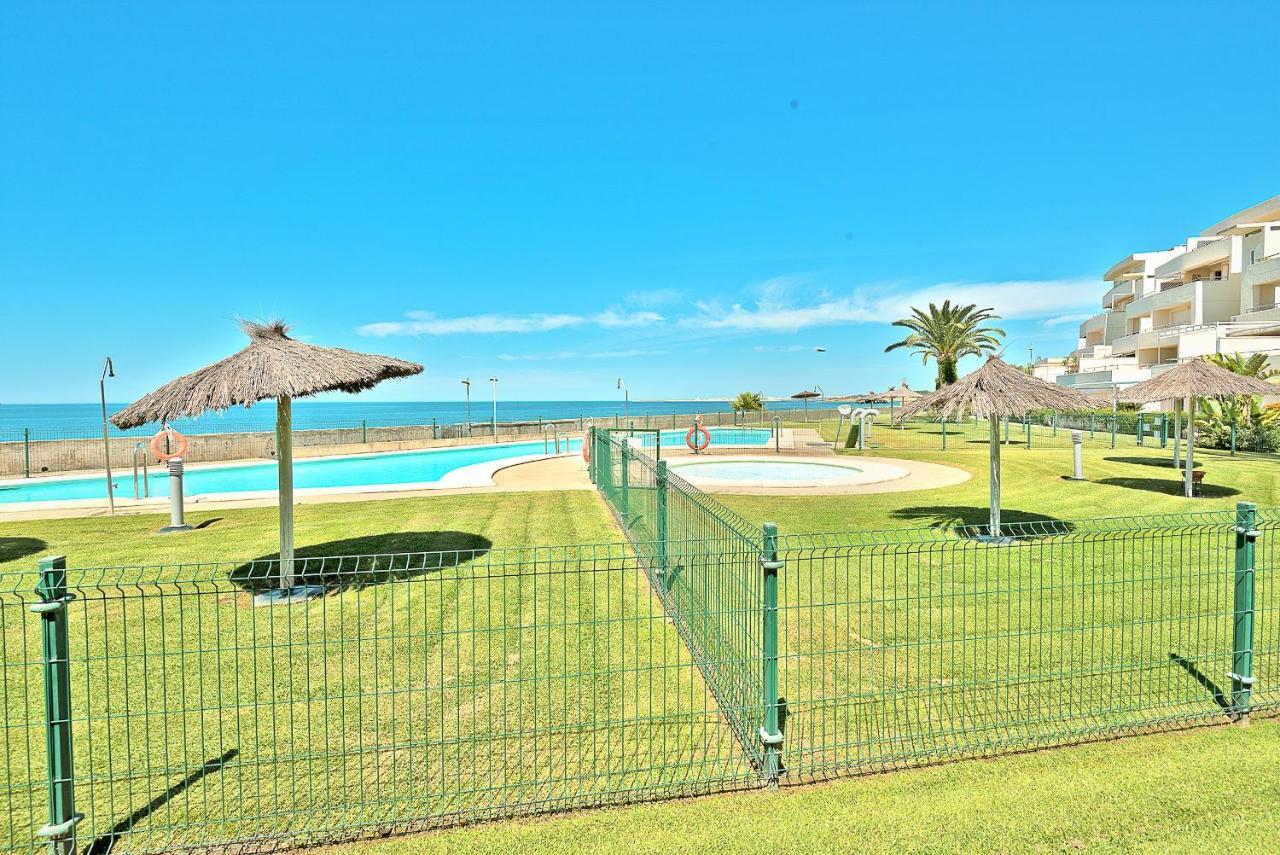 On Beach Deluxe Apartment With Pools And Own Garden El Puerto de Santa Maria Bagian luar foto