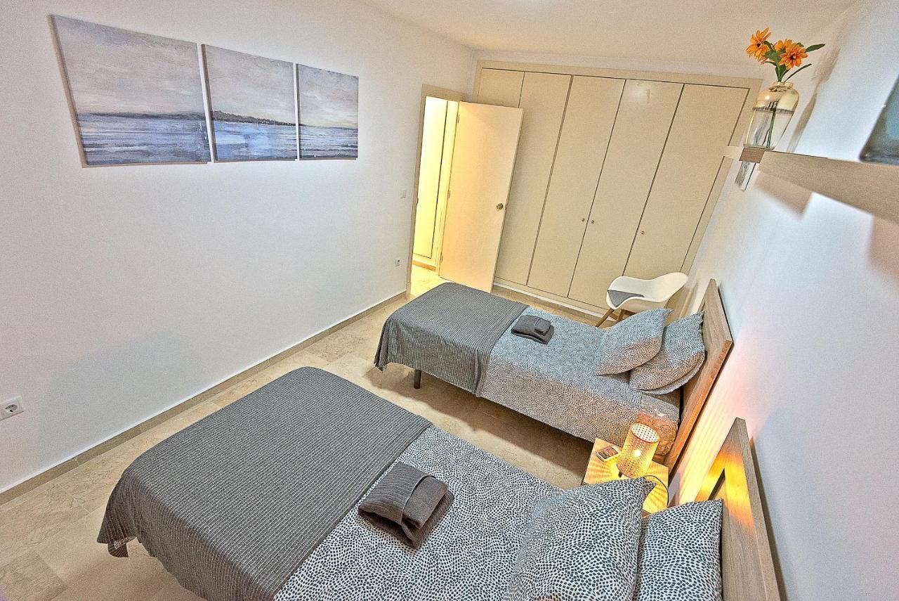 On Beach Deluxe Apartment With Pools And Own Garden El Puerto de Santa Maria Bagian luar foto