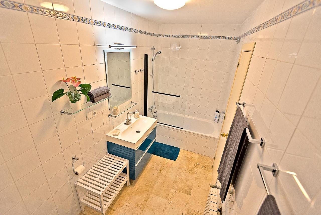 On Beach Deluxe Apartment With Pools And Own Garden El Puerto de Santa Maria Bagian luar foto