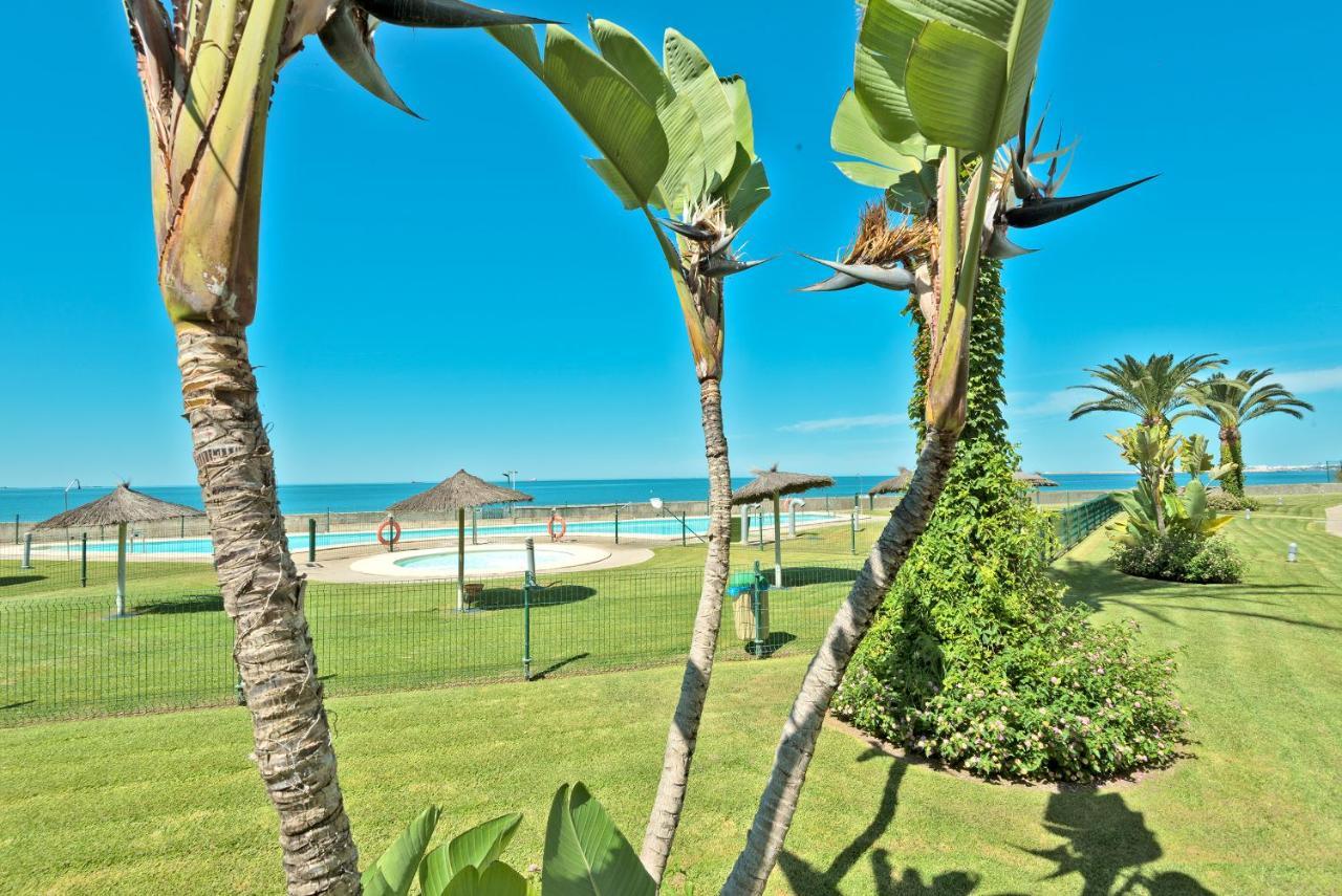 On Beach Deluxe Apartment With Pools And Own Garden El Puerto de Santa Maria Bagian luar foto