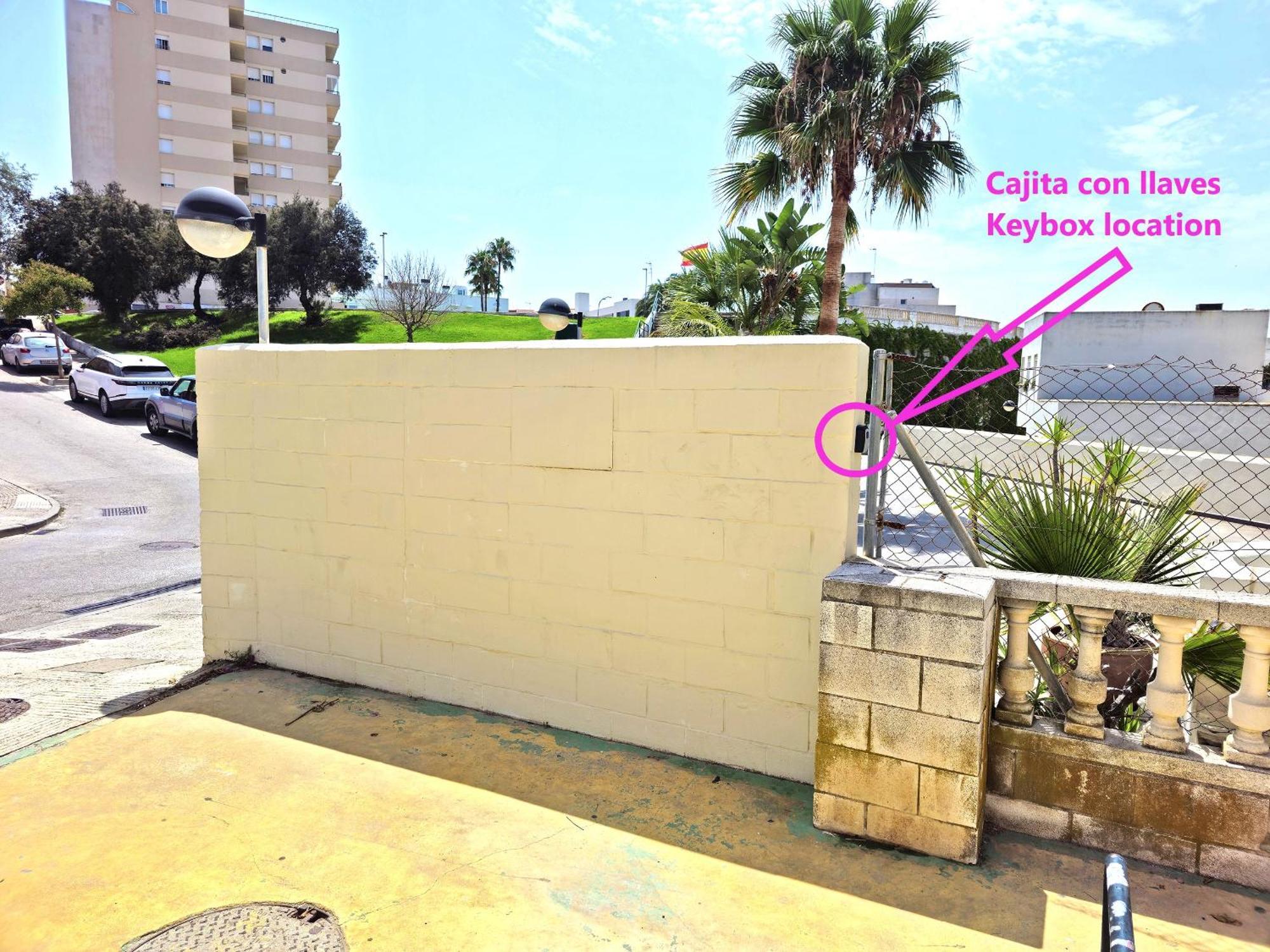 On Beach Deluxe Apartment With Pools And Own Garden El Puerto de Santa Maria Bagian luar foto