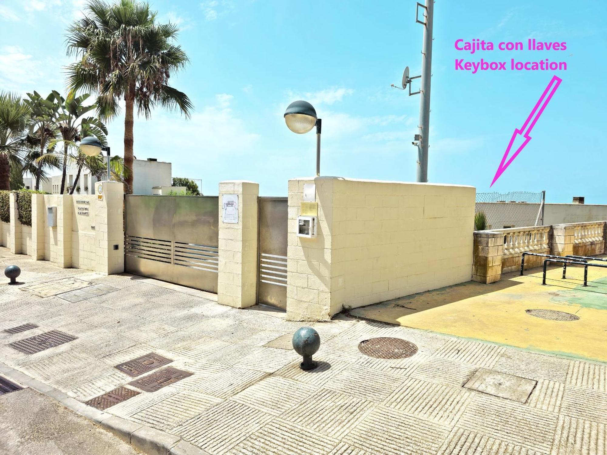 On Beach Deluxe Apartment With Pools And Own Garden El Puerto de Santa Maria Bagian luar foto